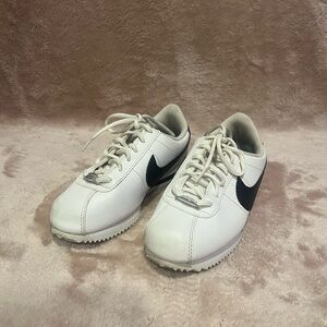 NIKE Cortez grade school lifestyle shoe
